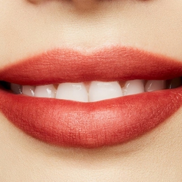 NIB MAC Marrekesh-Mere 925, Powder Kiss Lipstick - Picture 5 of 13